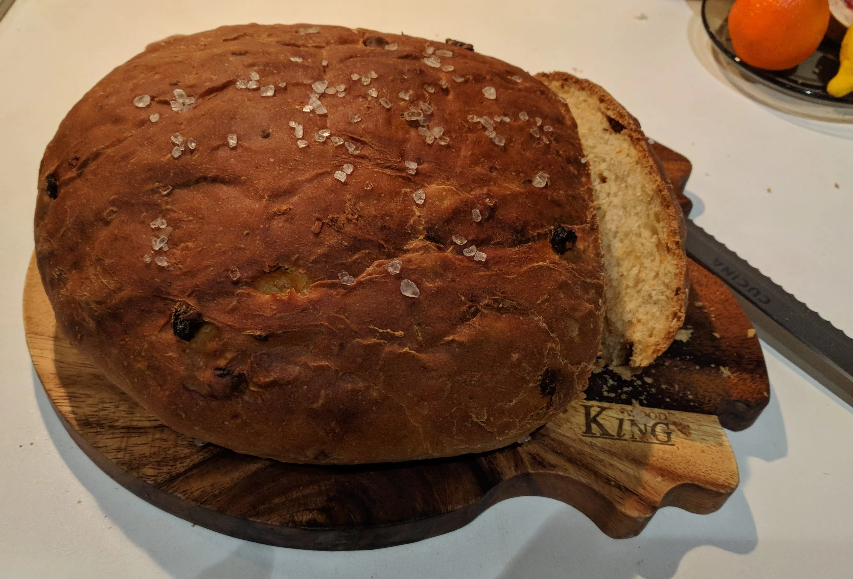 Chleb pszenny z suszonymi pomidorami - gotowy.